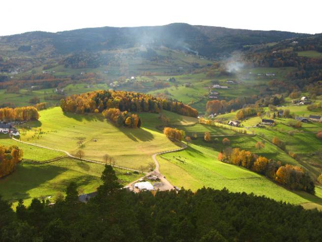 Vue depuis le sommet de la tour du Faudé face au gîte