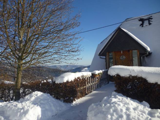 L'entrée de la chambre d'hôte sous la neige